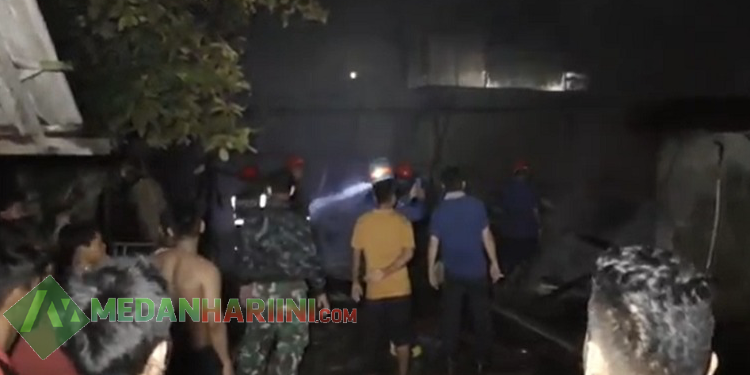 Kebakaran di Rumah Usaha Ragi di Medan