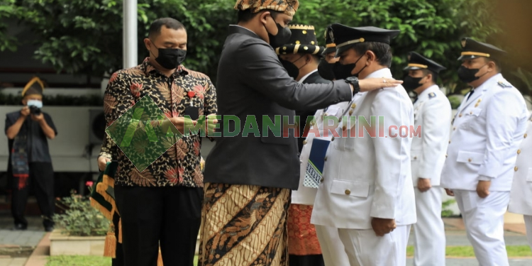 Bobby Nasution Melantik Pejabat