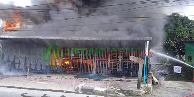 Kebakaran yang Terjadi di Medan Tuntungan yang menewaskan 3 orang (Detik.com)