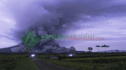 Erupsi Gunung Semeru (Jakarta Post)