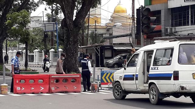 Tampak Penutupan atau Blokade di Sejumlah Lingkungan di Kota Medan