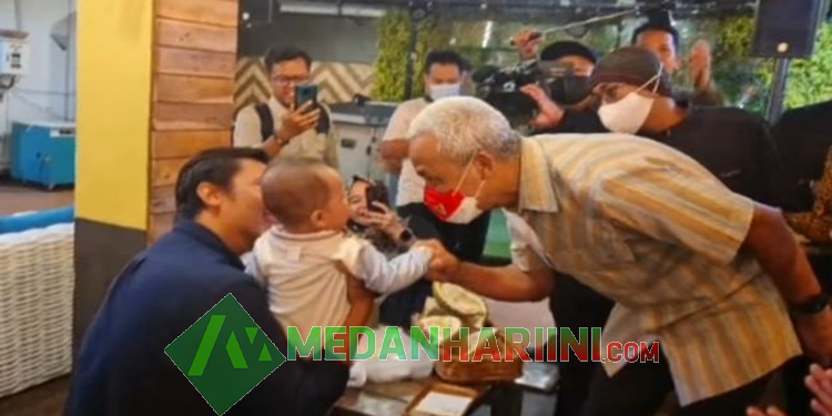 Ganjar Pranowo di Kedai Durian Medan